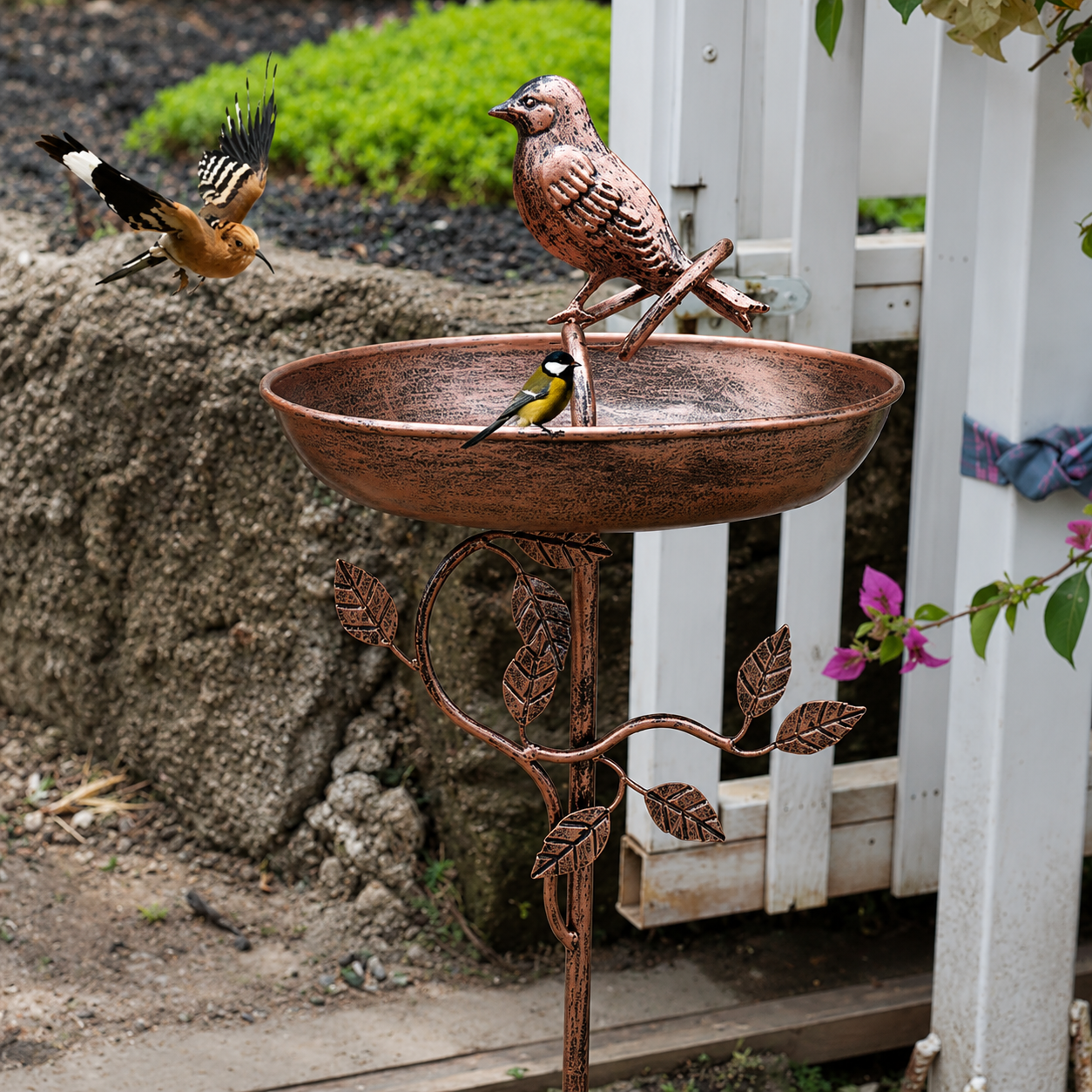 Vogeltränke & Futterstelle aus Eisen – Dekorativ, Wetterfest, für Garten & Hof