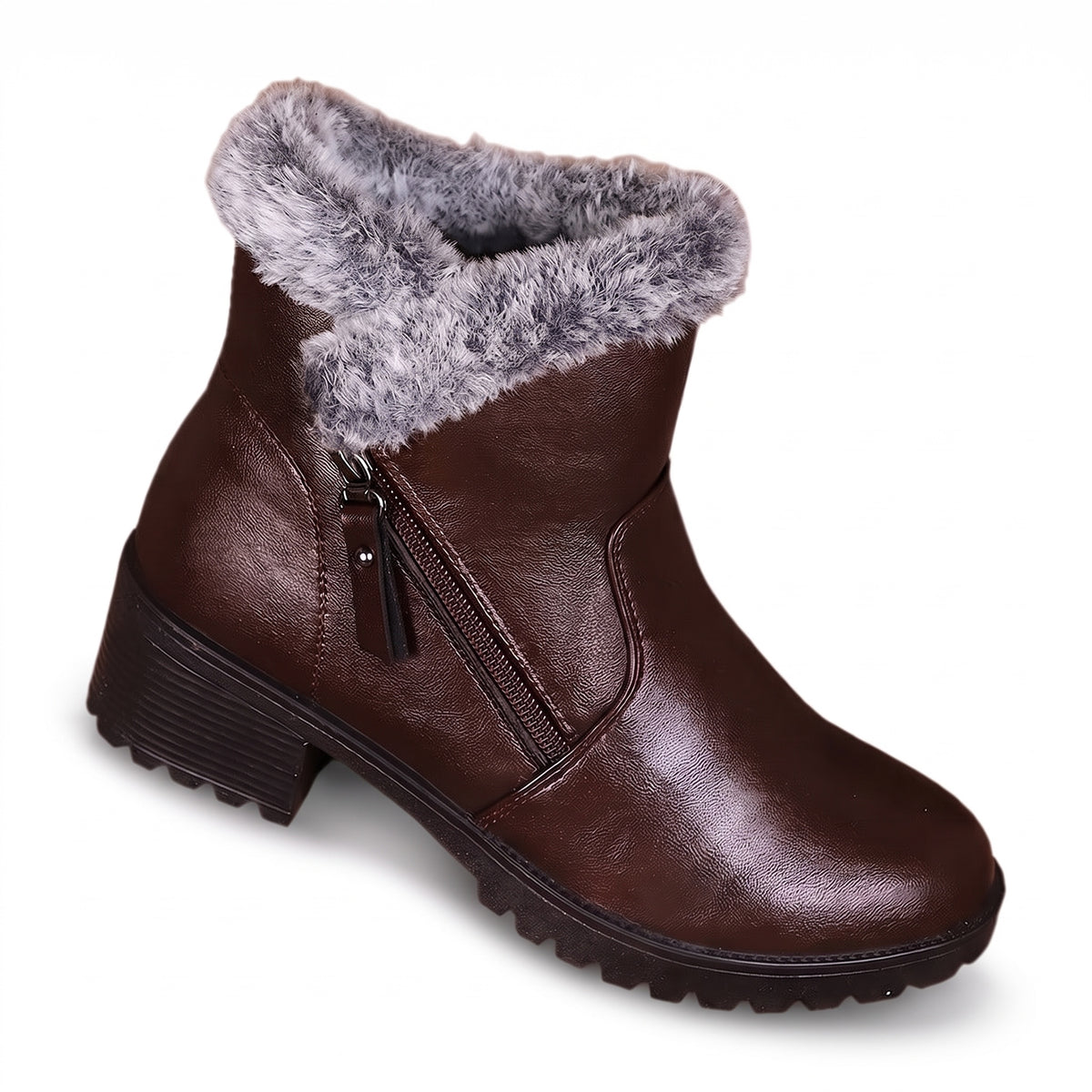 Winterstiefel Damen in Braun mit grauem Plüschrand auf weißem Hintergrund