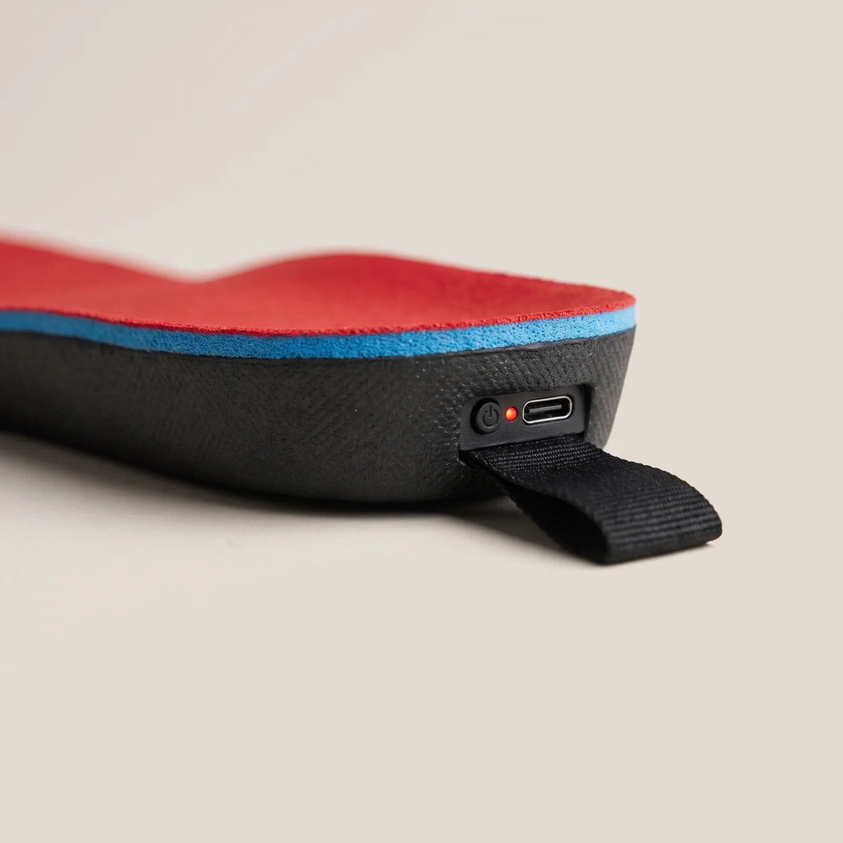 Beheizbare Einlegesohlen mit Akku – Akku und USB-C an der Ferse