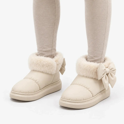 Winterstiefel Damen gefüttert in Creme – Produktfoto auf Weiß