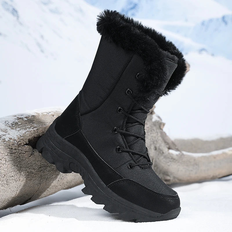Winterstiefel Damen – Seitenansicht mit Metallösen und Profilsohle