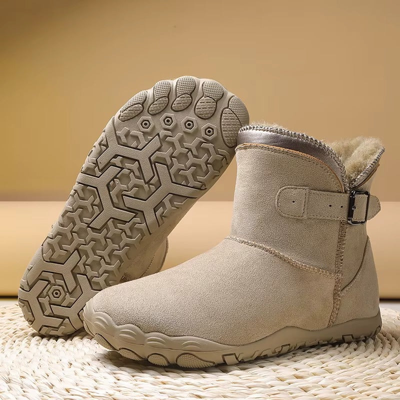Winter Barfußschuhe in Sandsteinbeige mit Blick auf die rutschfeste Barfußsohle