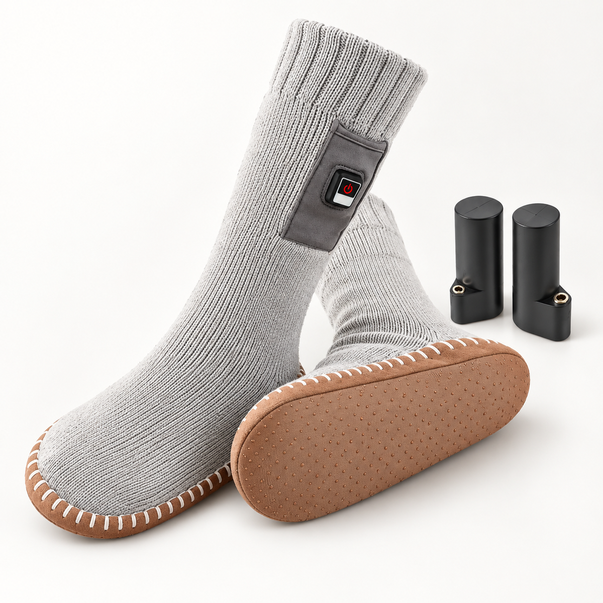 Heizsocken mit 2 Akkus auf weißem Hintergrund