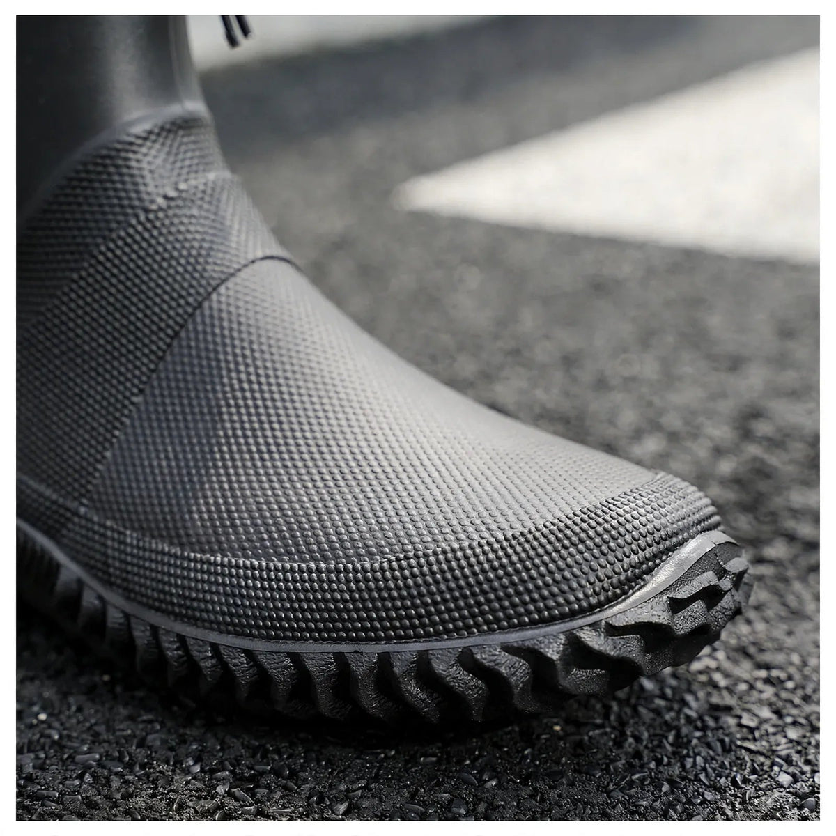 Gummistiefel kurz – Nahaufnahme von Kappe und Profilsohle