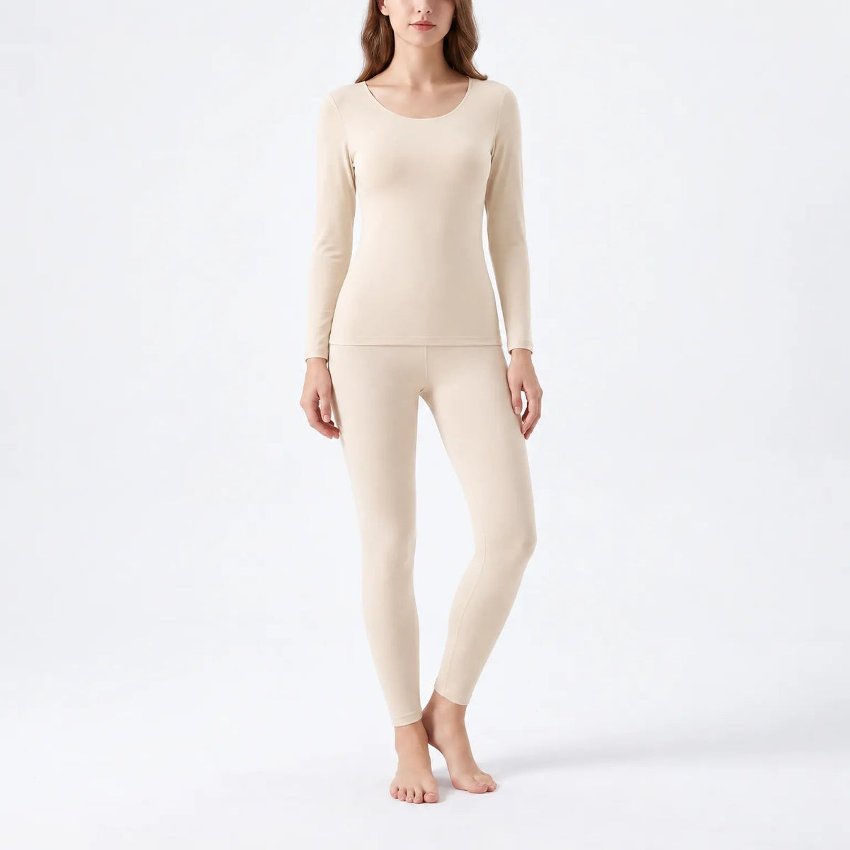 Thermounterwäsche Damen Beige, Set – am Model auf hellem Hintergrund
