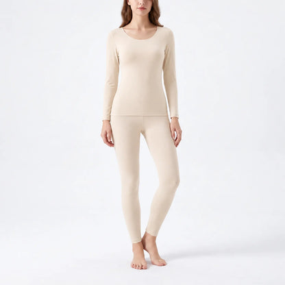 Thermounterwäsche Damen Beige, Set – am Model auf hellem Hintergrund