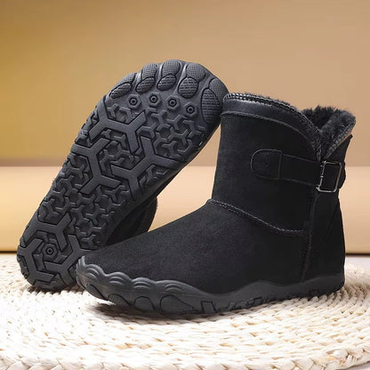 Winter Barfußschuhe in Mitternachtsschwarz mit Blick auf die rutschfeste Barfußsohle