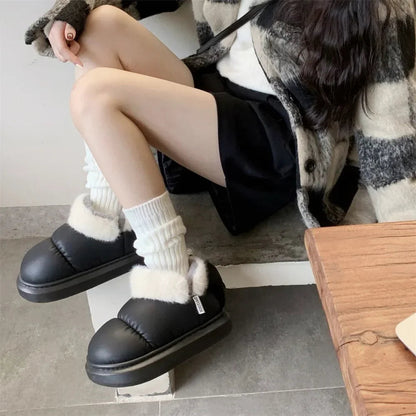 Winterstiefel Damen gefüttert in Schwarz getragen mit Strickjacke und Socken