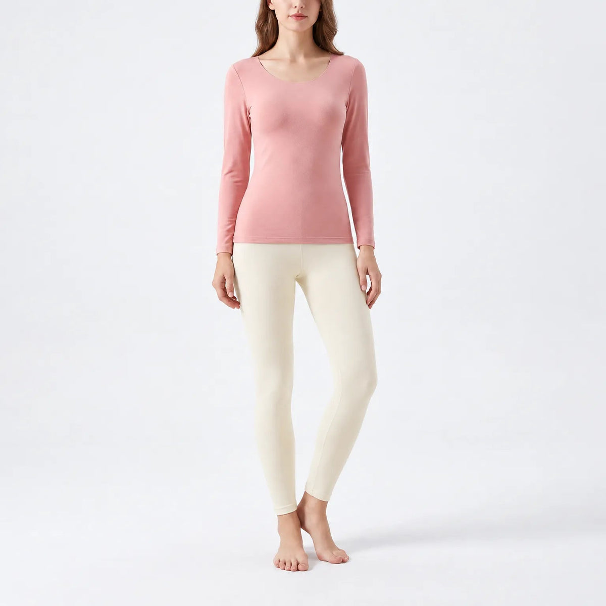 Thermounterwäsche Damen Beige, Leggings – am Model auf hellem Hintergrund