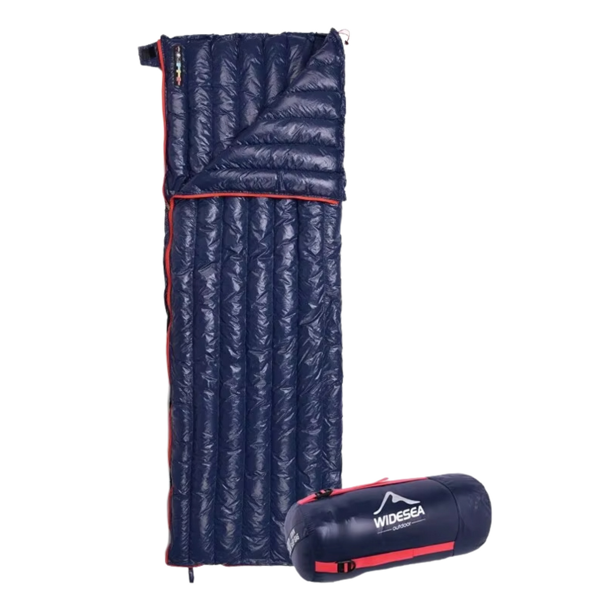Daunenschlafsack Navy Blau mit Kompressionssack auf weißem Hintergrund