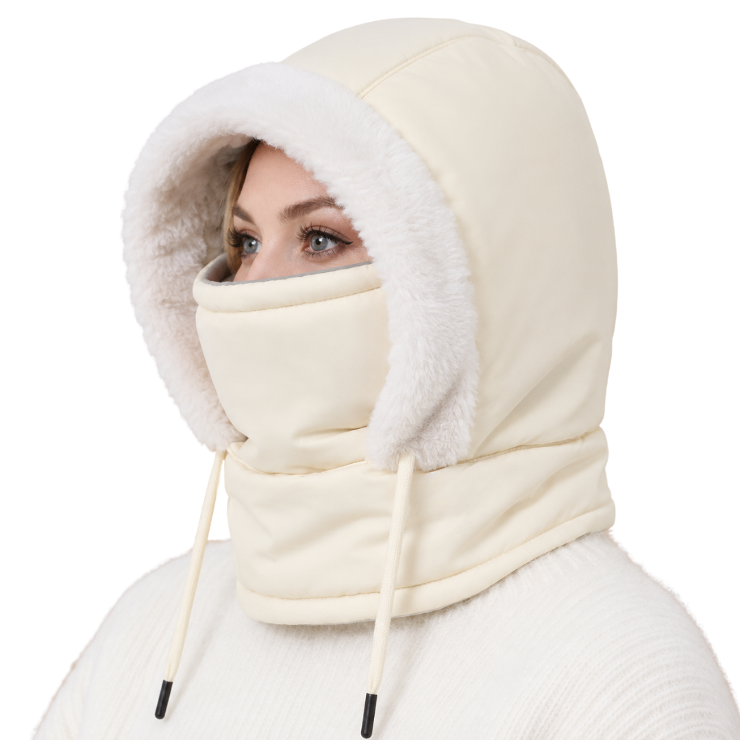 Sturmhaube Winter in Creme mit weißem Plüschrand und Kordelzug