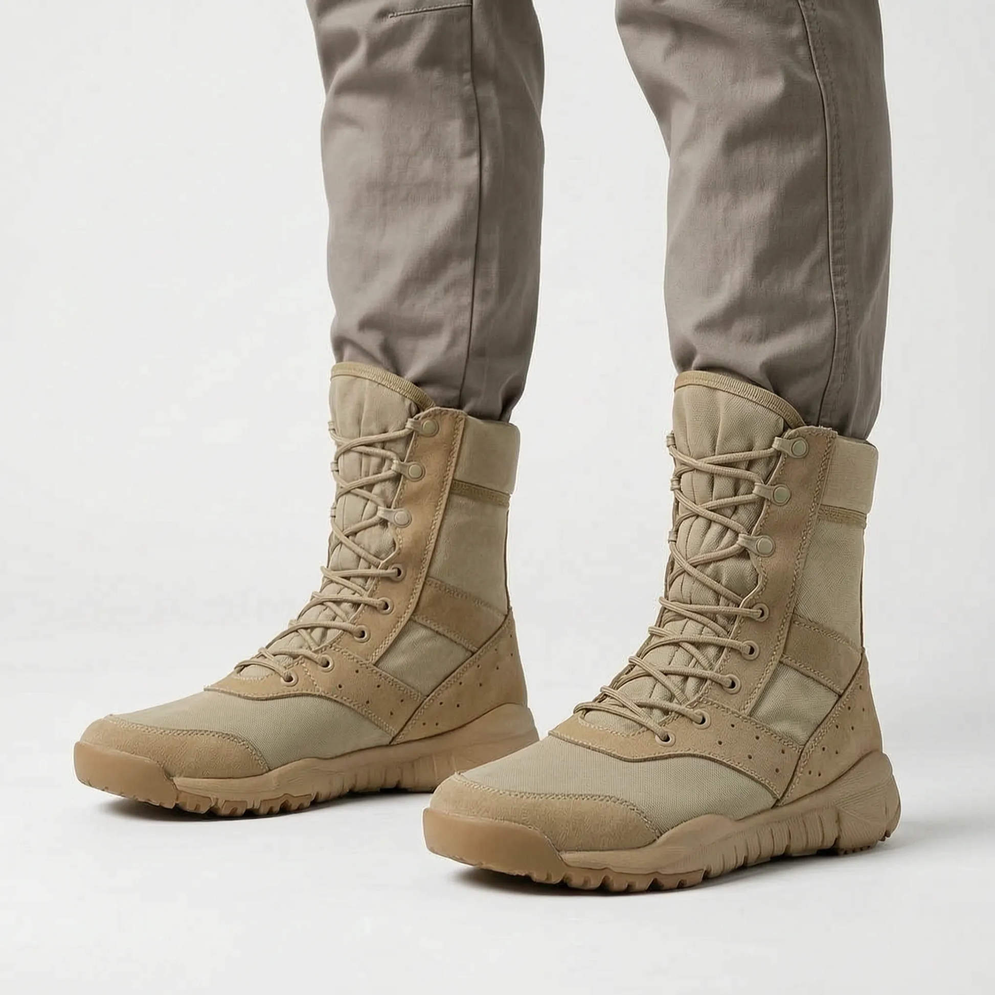Leichte taktische Stiefel in Khaki in der Canvas-Ausführung