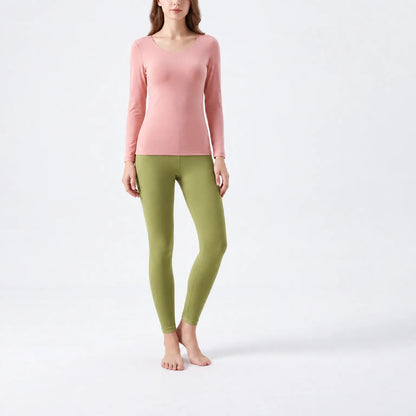 Thermounterwäsche Damen Olivgrün, Leggings – am Model auf hellem Hintergrund
