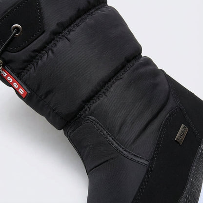 Winterstiefel Damen gefüttert – Nahaufnahme von gestepptem Schaft, Kordelzug und Zuglasche