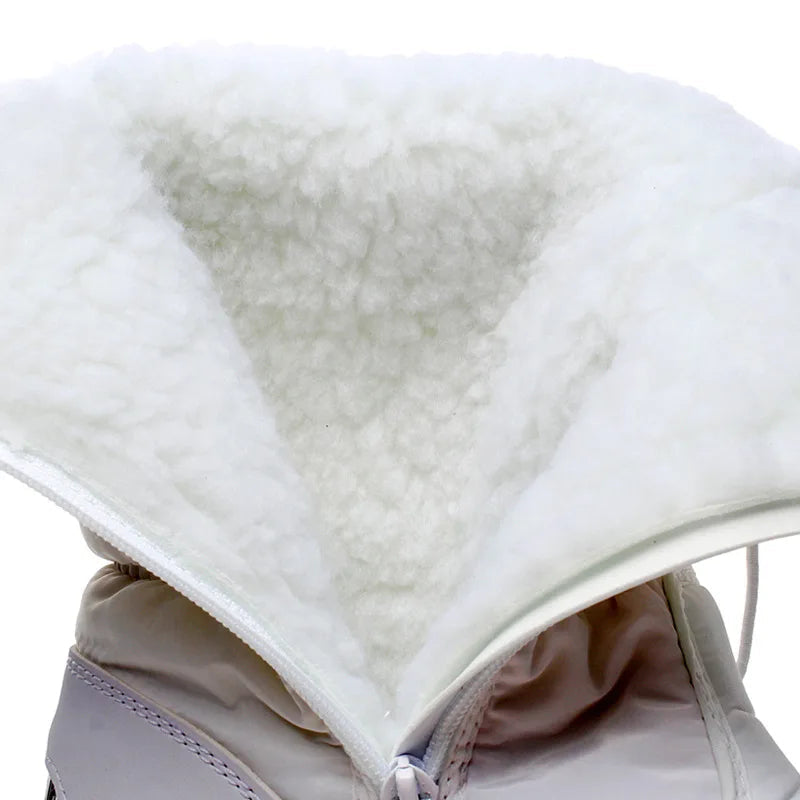 Winterstiefel Damen gefüttert – Nahaufnahme des weißen Plüschfutters