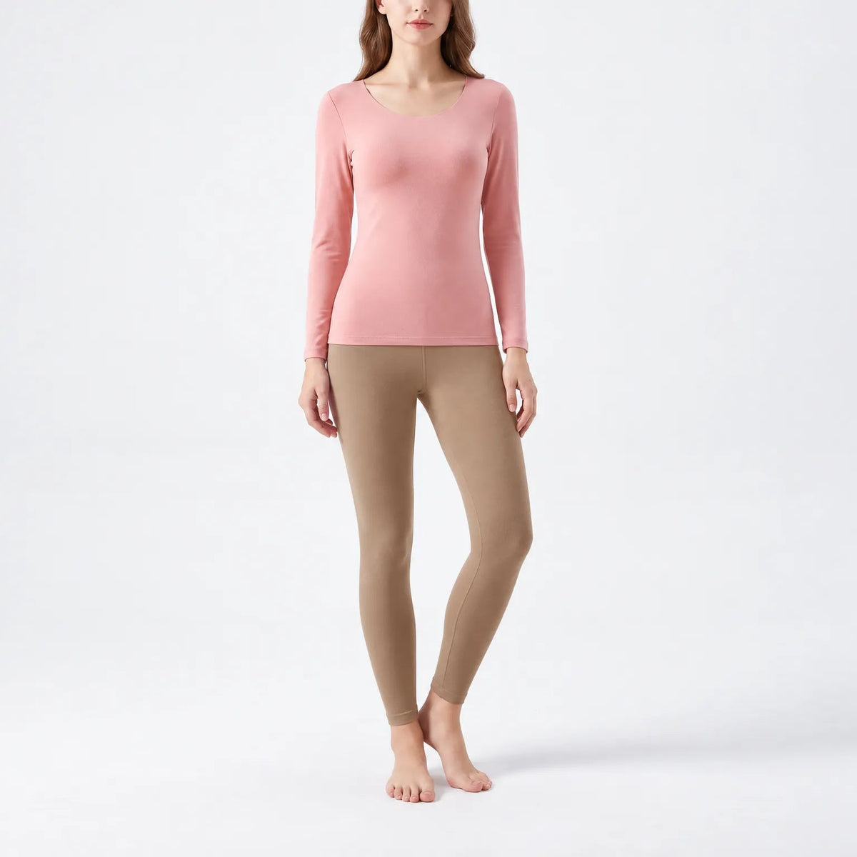 Thermounterwäsche Damen Hellbraun, Leggings – am Model auf hellem Hintergrund