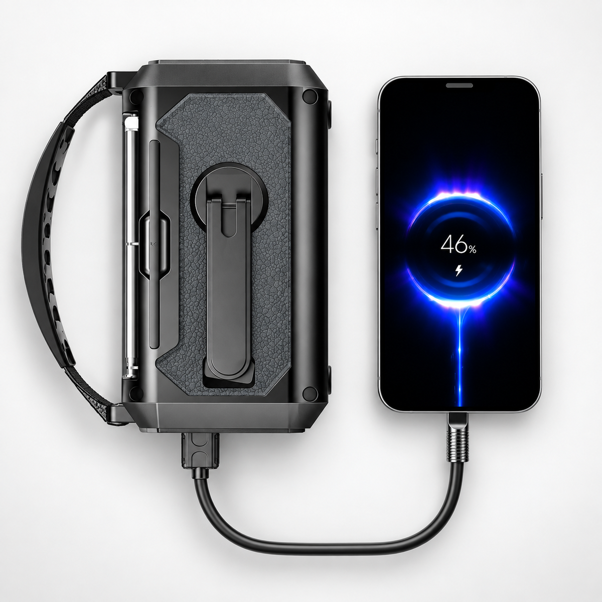 Kurbelradio lädt ein Smartphone per USB-Kabel