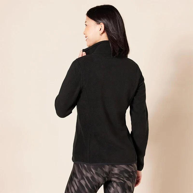 Schwarze Damen-Fleecejacke von hinten, Schulterpartie
