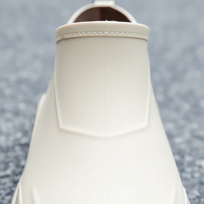 Gummistiefel Herren kurz Nahaufnahme der Ferse mit Ziernaht am Kragen