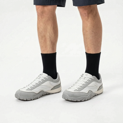 Wanderschuhe mit breiter Zehenbox in Weiß-Grau