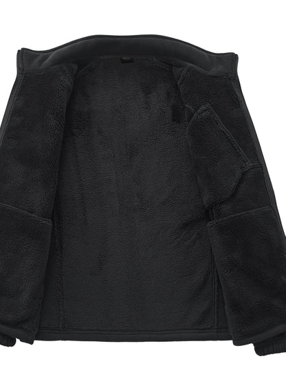 Fleecejacke geöffnet: das Plüschfutter zieht sich durch die ganze Jacke