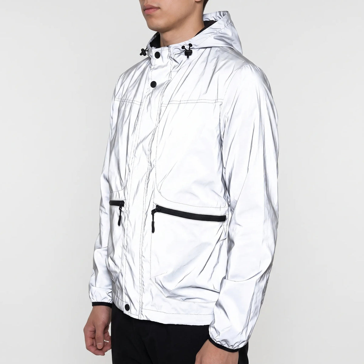 Reflektierende Jacke Herren als Kapuzenjacke mit zwei Seitentaschen und Druckknopfleiste