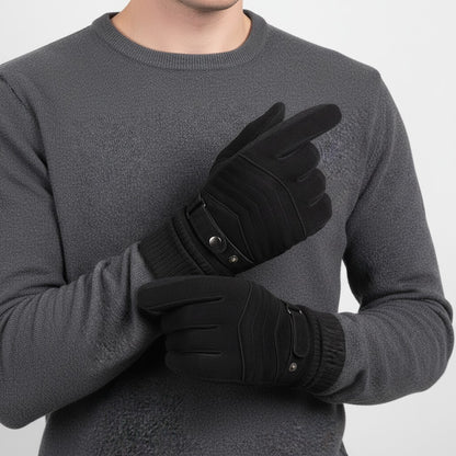 Touchscreen Winterhandschuhe Herren in Schwarz am Modell getragen
