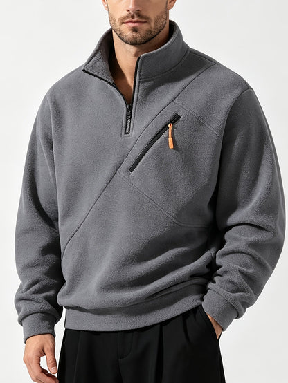 Grauer Fleecepullover Herren mit Half-Zip und schräger Reißverschluss-Brusttasche, Vorderansicht
