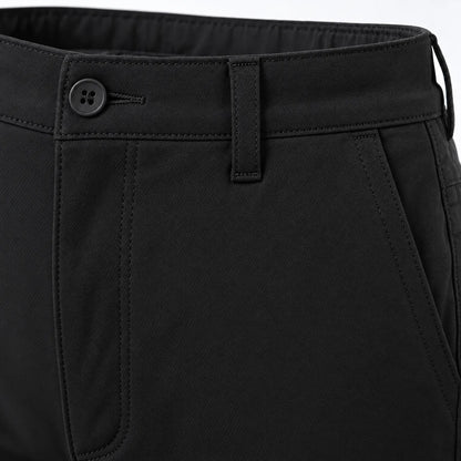 Nahaufnahme von Bund, Gürtelschlaufe und Knopfverschluss der Winterwanderhose für Damen