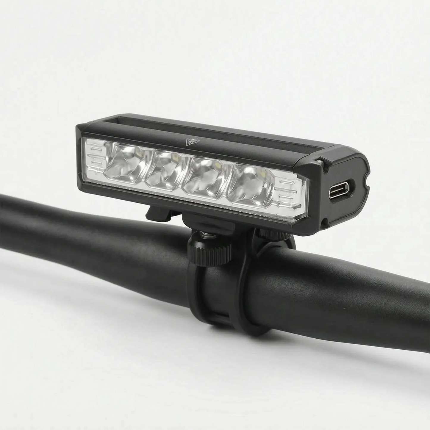 LED-Fahrradlicht mit 170 Grad Flutlicht, USB-C-Anschluss und werkzeugloser Lenkerhalterung – Ansicht 4
