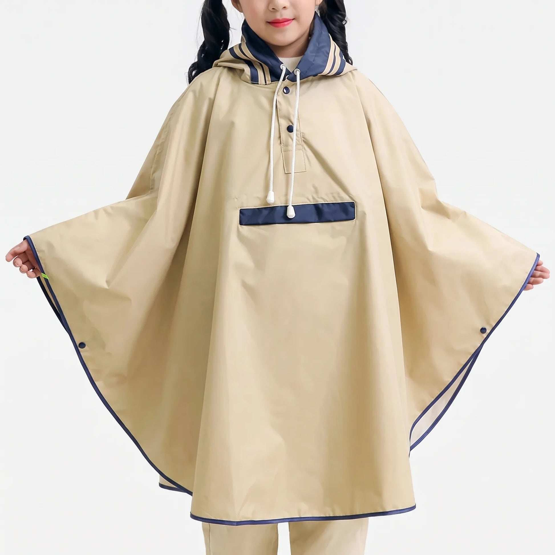 Regenponcho für Kinder mit Kapuze und weitem Cape-Schnitt für den Schulranzen – Ansicht 2
