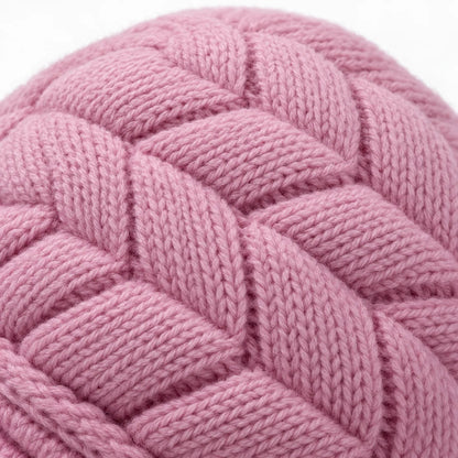Detailaufnahme vom Zopfmuster der Strickmütze Damen