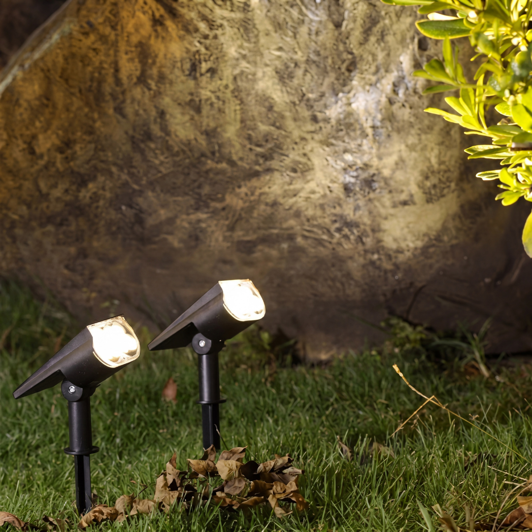 Solar Spotlight – LED Gartenleuchte – Wand & Boden
