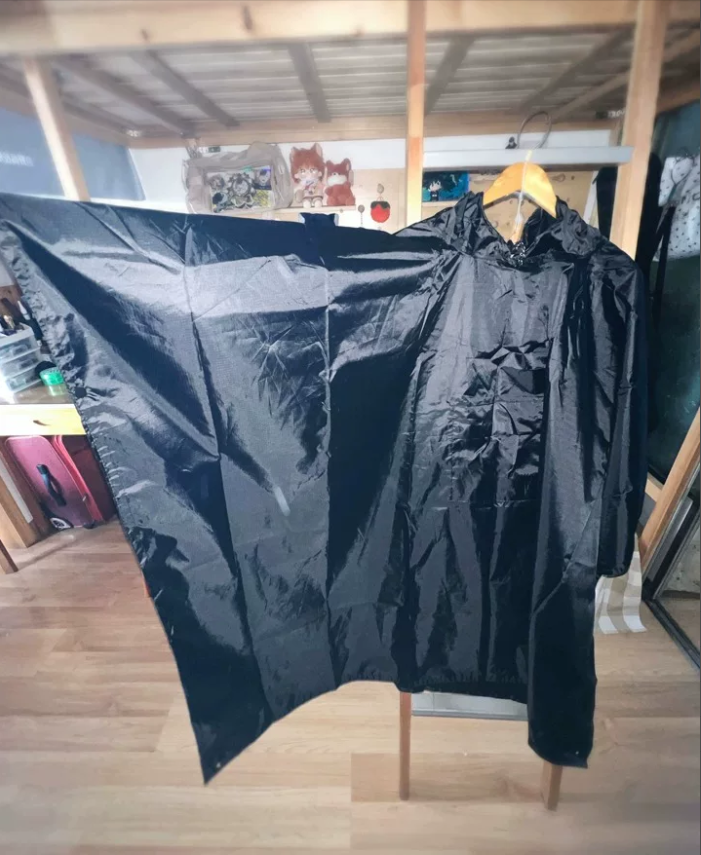 Regenponcho wasserdicht mit Kapuze - 3-in-1 Poncho, Tarp & Schlafsackschutz