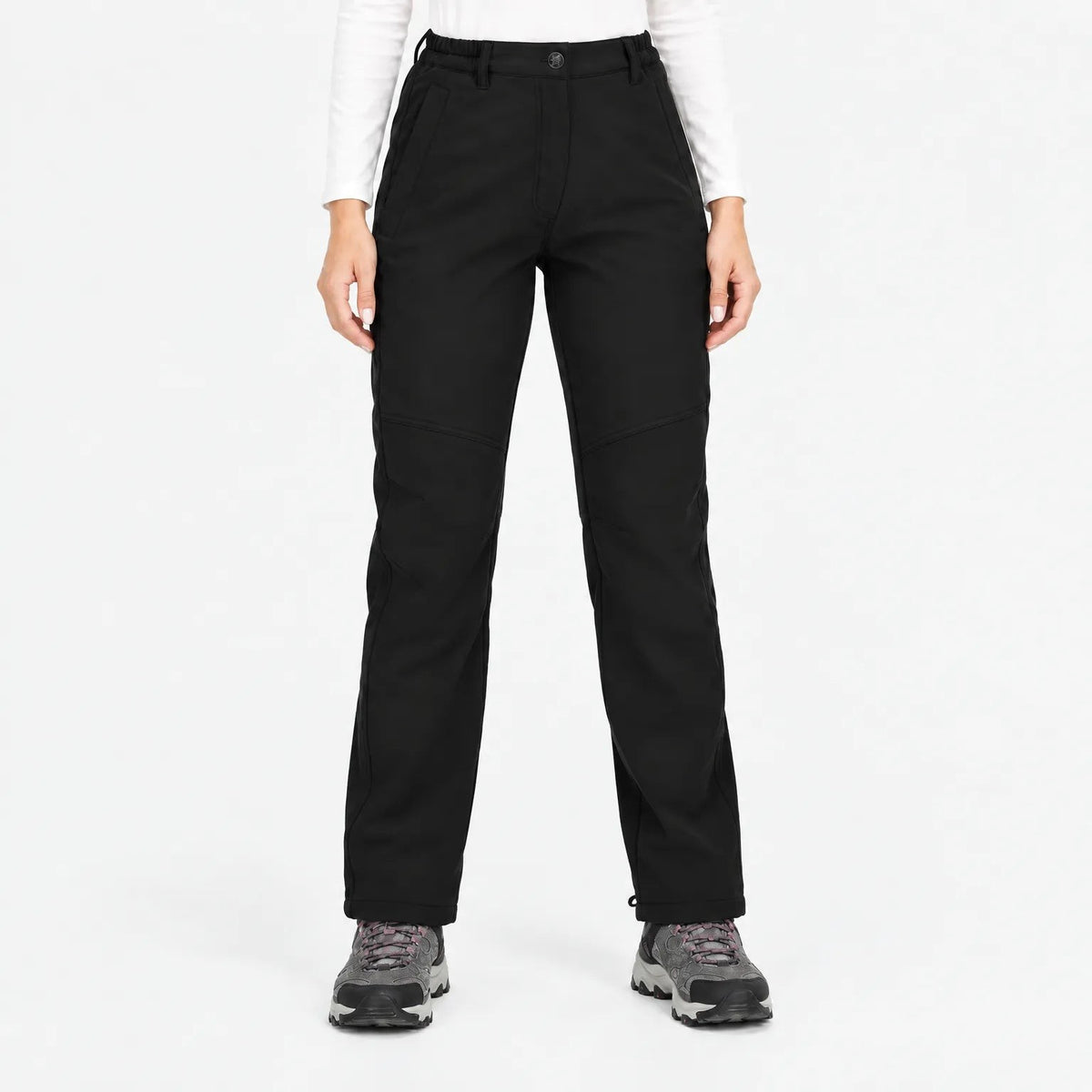 Softshell Wanderhose für Damen in Schwarz mit verstärkten Kniepartien und geradem Bein