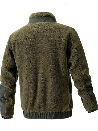 Olivgrüne Sherpajacke von hinten