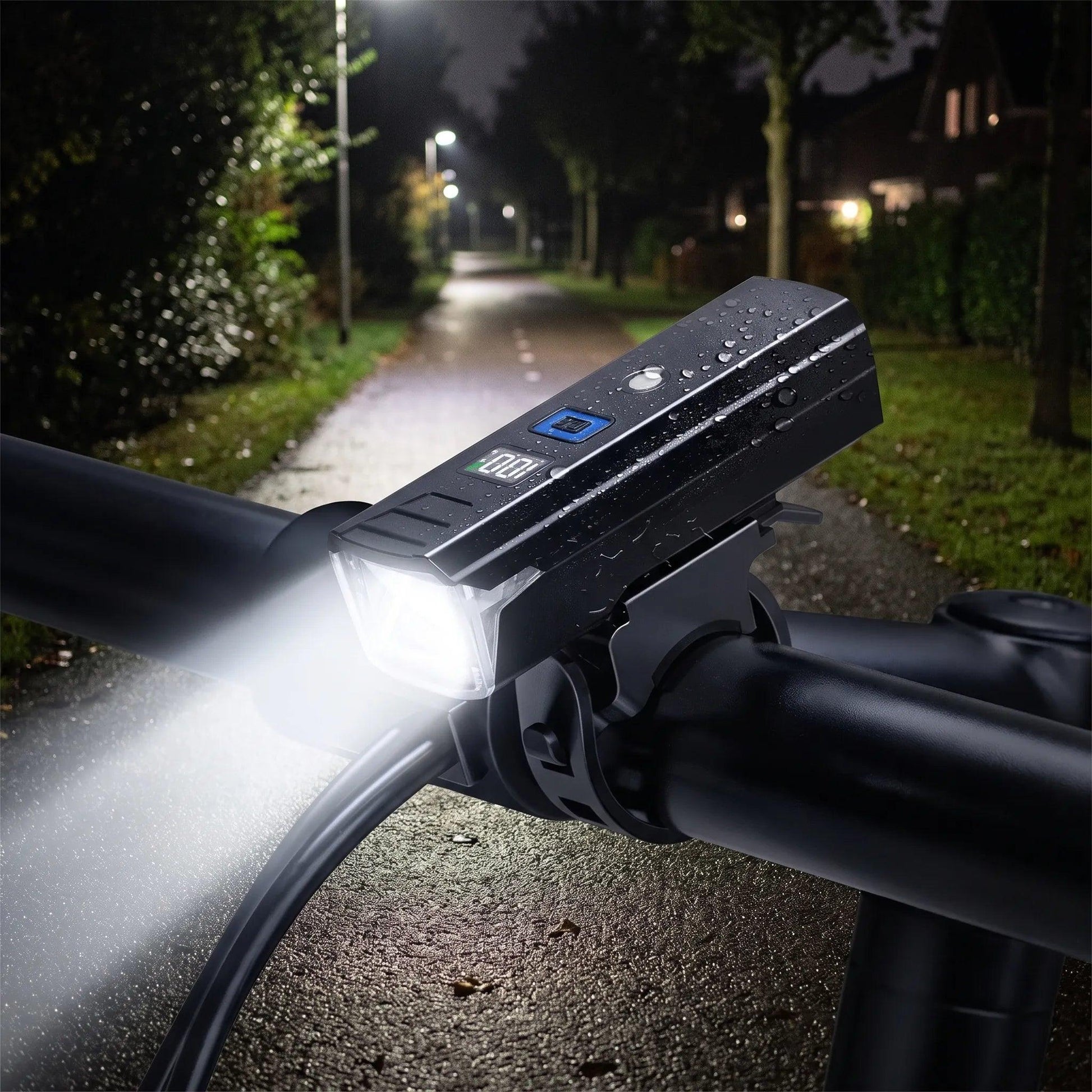 Fahrradlicht bei Nacht auf einem dunklen Radweg
