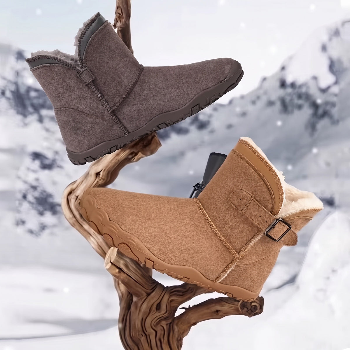Winter Barfußschuhe in Graphitgrau und Kastanienbraun auf einem Ast im Schnee