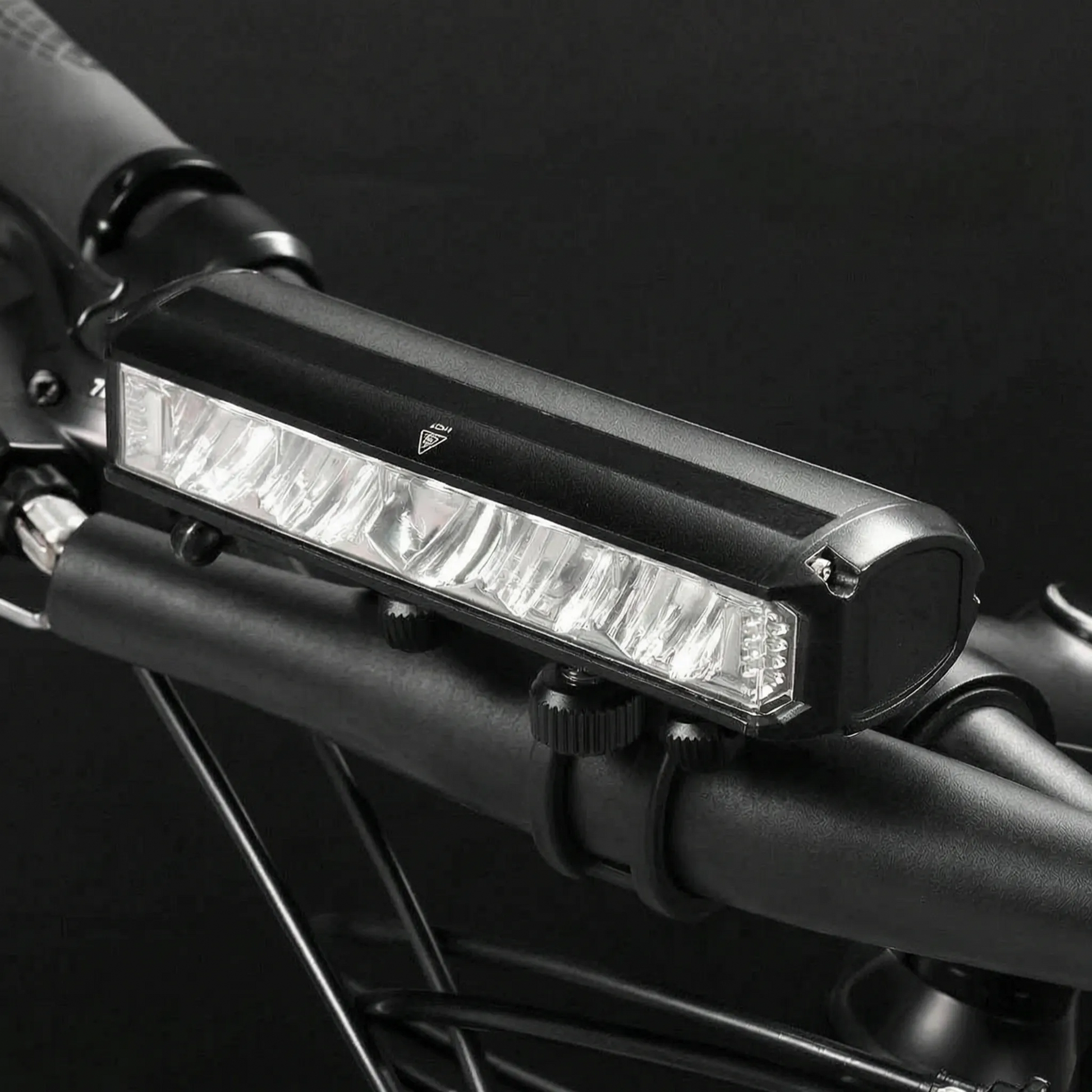 LED-Fahrradlicht mit 170 Grad Flutlicht, USB-C-Anschluss und werkzeugloser Lenkerhalterung – Ansicht 5