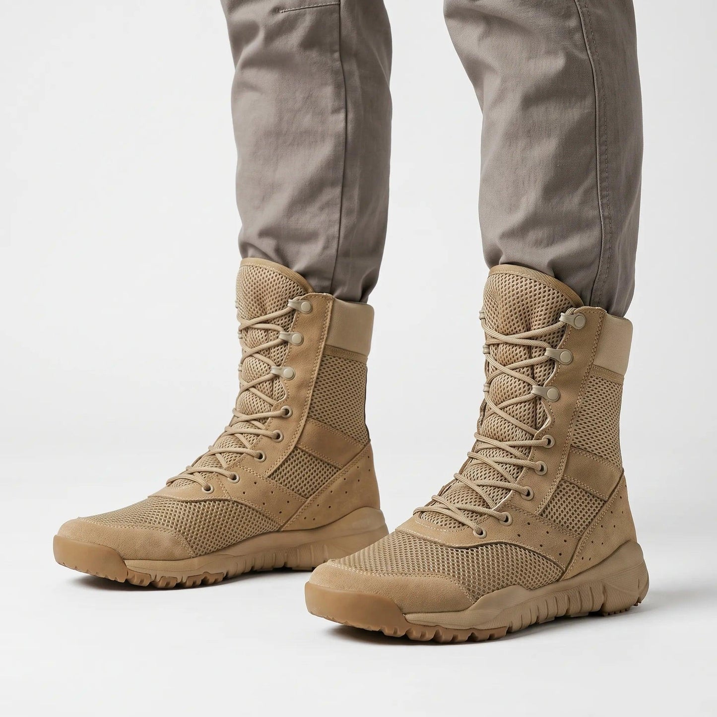 Leichte taktische Stiefel in Khaki mit großen Mesh-Flächen am Schaft