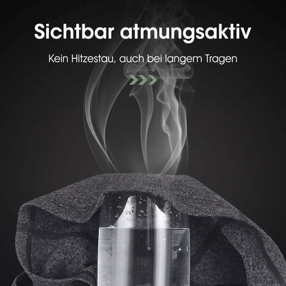 Balaclava Stoff über einem Glas mit heißem Wasser – Dampf steigt durch, sichtbar atmungsaktiv