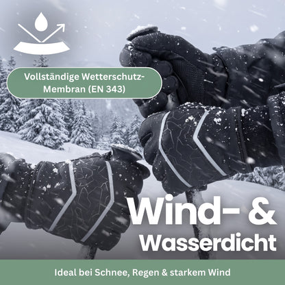 Wind- und wasserdichte Winterhandschuhe am Skistock im Schneetreiben