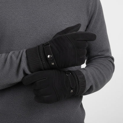 Winddichte Winterhandschuhe Herren in Schwarz an den Händen