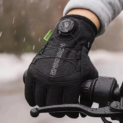 Fahrradhandschuh am Lenker bei Schneefall, Wasser perlt ab