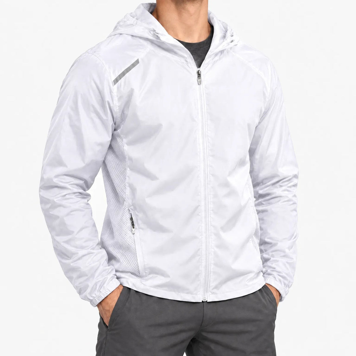 Weiße Laufjacke für Herren von vorne mit reflektierendem Streifen an der Schulter