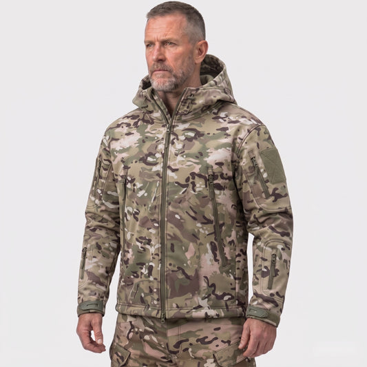 Softshelljacke Herren Camouflage – Tarnmuster OCP, getragen, Vorderansicht