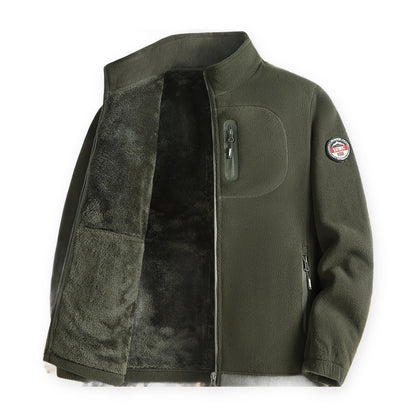 Fleecejacke Herren in Moosgrün mit Plüschfutter, Packshot auf weißem Hintergrund