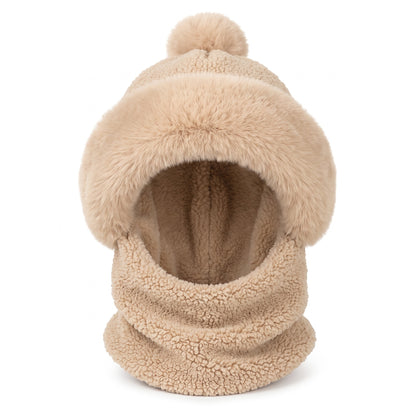 Mütze Schal Set Damen in Beige – Wintermütze mit Bommel und Plüschrand, Schalteil aus Teddyfleece, Packshot auf Weiß