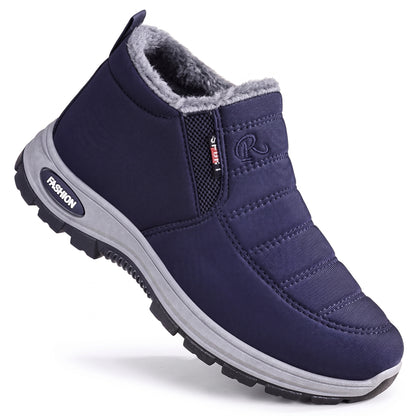 Winterschuhe Damen & Herren in Marineblau, gesteppter Slip-on-Schuh auf weißem Hintergrund